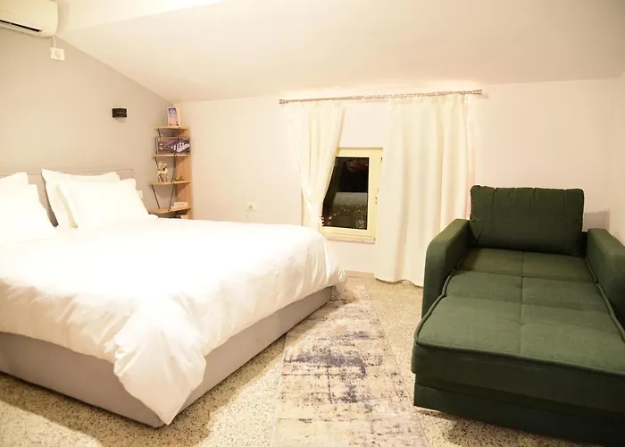Jonexh Apartments